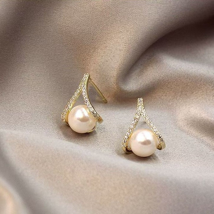 Diamond-Encrusted Exquisite Pearl Earrings, Fashionable and Versatile Earrings, Niche, Gentle, Simple and Elegant Earrings, New 2025 Hot Style - Alibaba